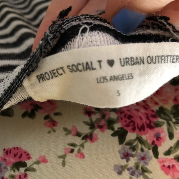 Urban Outfitters Distressed Top - Picture 4 of 4